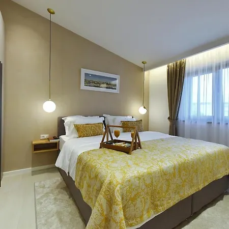 Luxury Aparthotel 4*