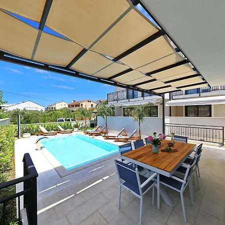 Luxury Aparthotel 4*