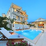 Luxury 4*