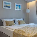 Luxury מלון דירות 4*