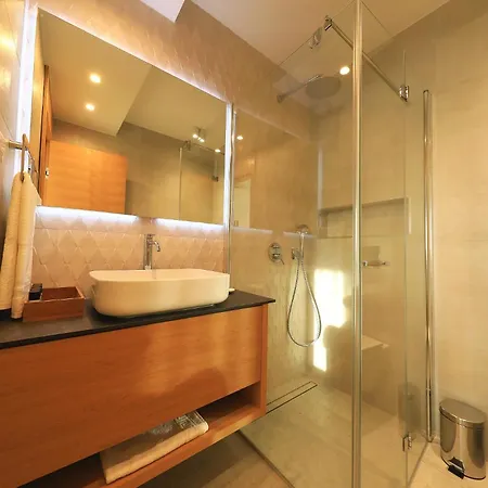 Manda Luxury