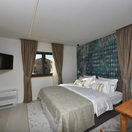 Manda Luxury