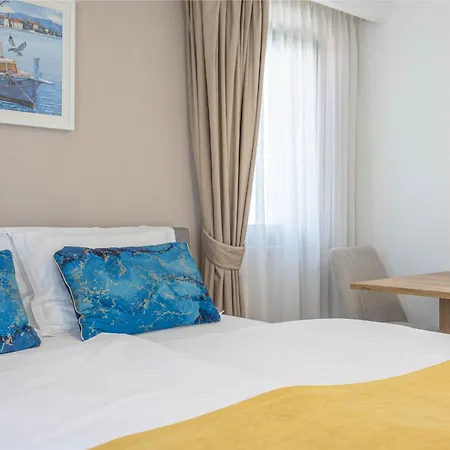 Ξενοδοχείο με διαμερίσματα Luxury Ζαντάρ