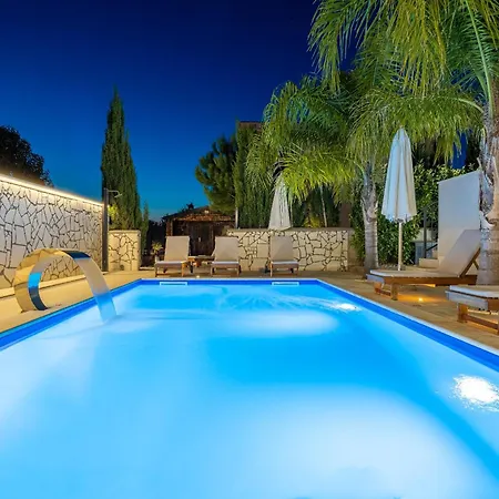 Luxury Ξενοδοχείο με διαμερίσματα 4*