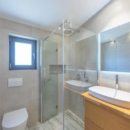 Ξενοδοχείο με διαμερίσματα Luxury 4*