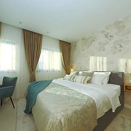Luxury 4*