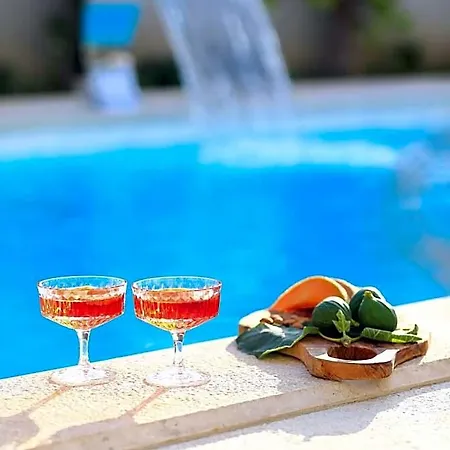 Luxury Ξενοδοχείο με διαμερίσματα 4*