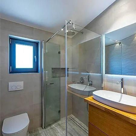 Ξενοδοχείο με διαμερίσματα Luxury 4*